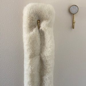 White Faux fur scarf